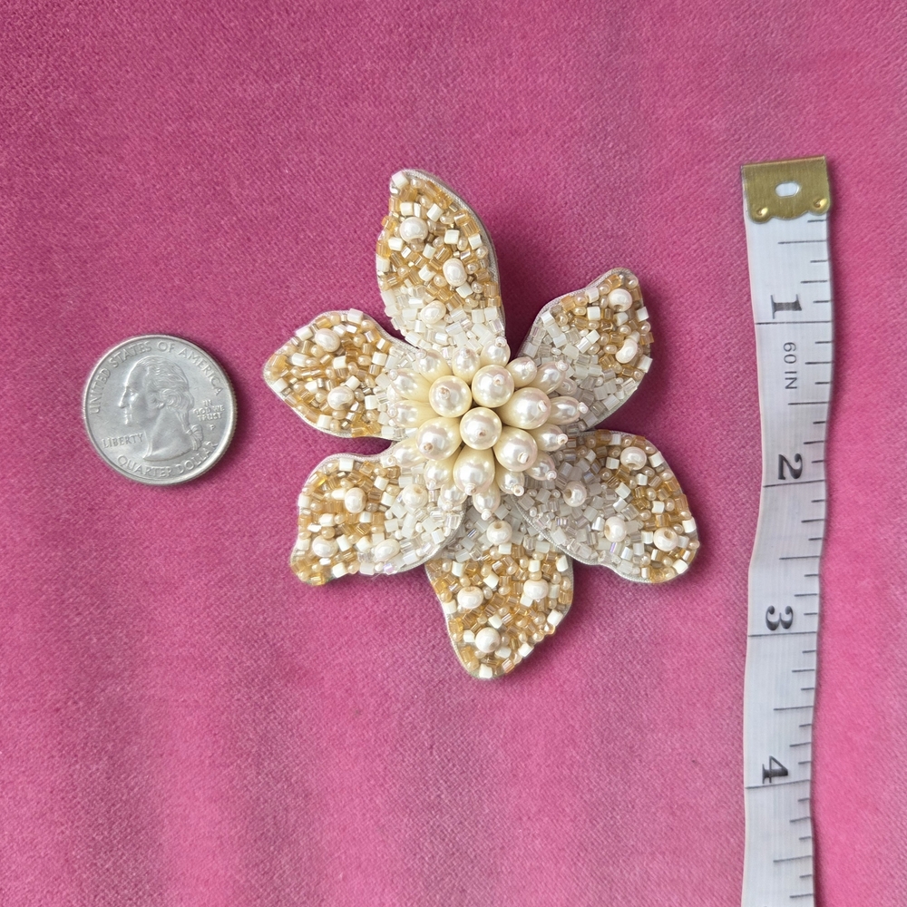 Mignonne Gavigan White and Gold Floral Earrings - Picture 4 of 5